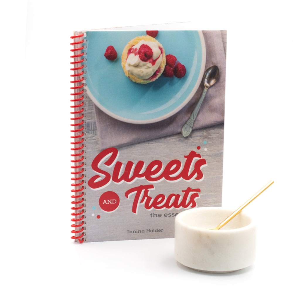 Sweets & Treats the essential way Tenina Holder: książka z przepisami w j.angielskim
